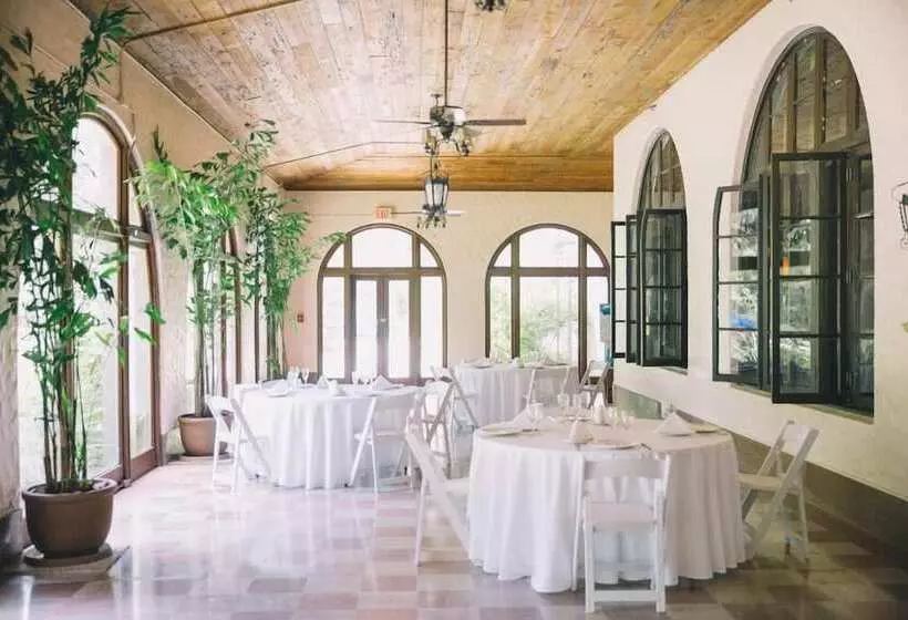 فندق The Lodge At Wakulla Springs