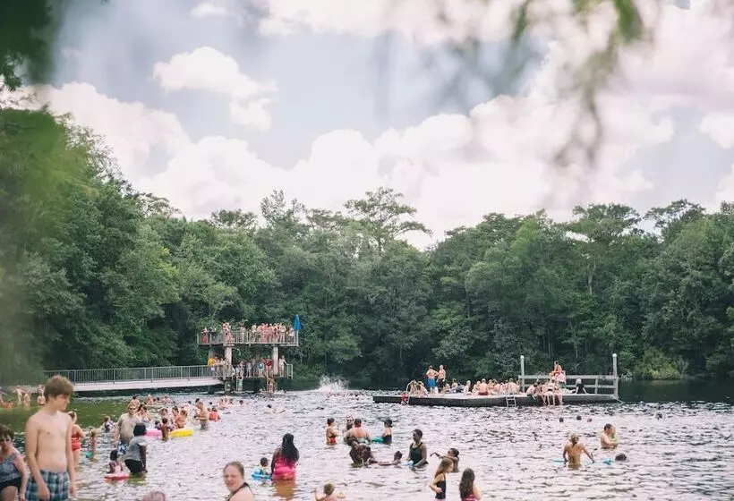 فندق The Lodge At Wakulla Springs