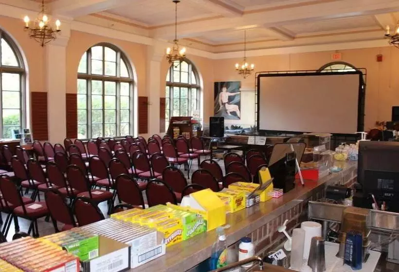 فندق The Lodge At Wakulla Springs