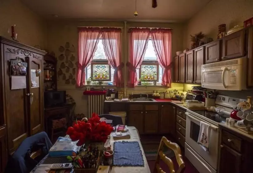 בית מלון כפרי Victorian Inn B&b