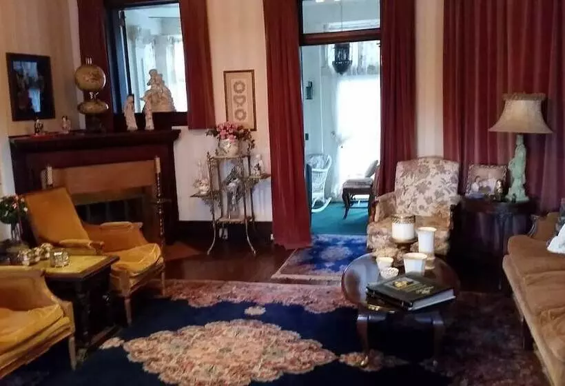 בית מלון כפרי Victorian Inn B&b