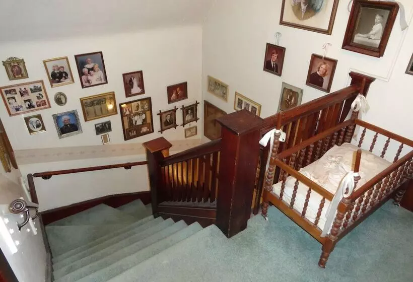 בית מלון כפרי Victorian Inn B&b