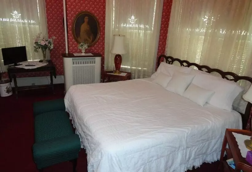 בית מלון כפרי Victorian Inn B&b