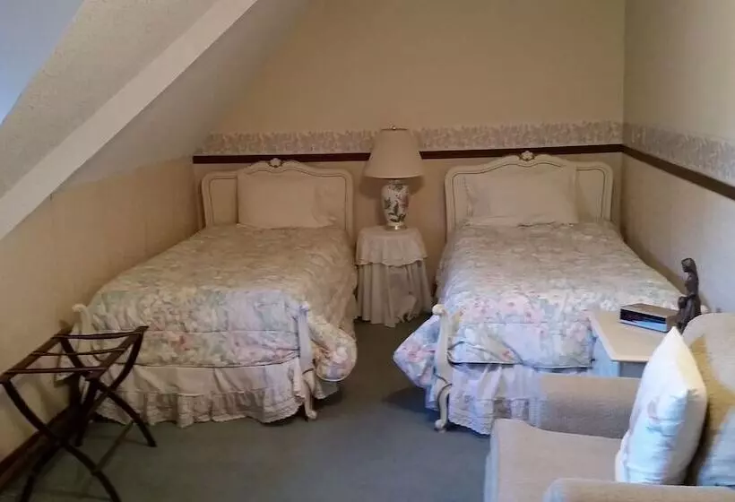 בית מלון כפרי Victorian Inn B&b