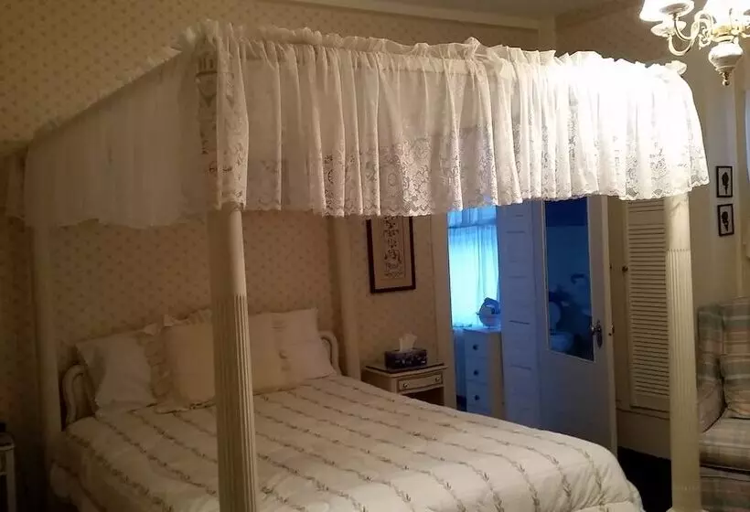 בית מלון כפרי Victorian Inn B&b