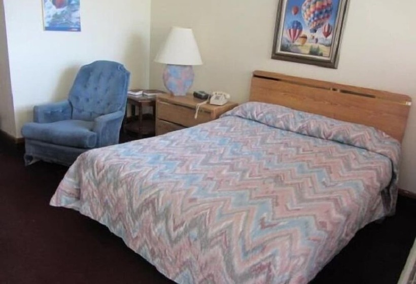 Hotel Warrick Plaza Inn