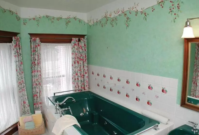 فندق White Lace Inn