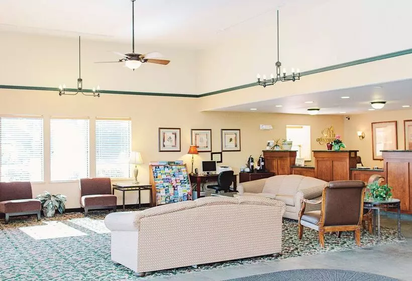 مُتل Lavissh Inn & Suites