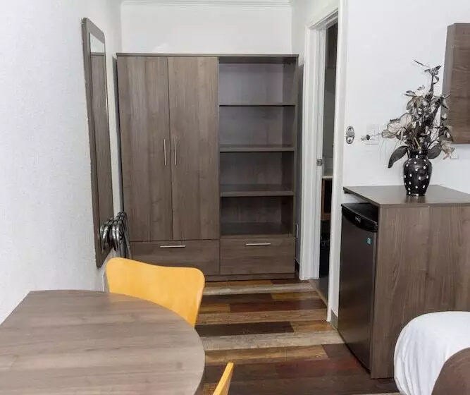 汽车旅馆  Value Inn Bellflower