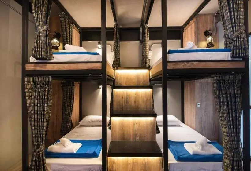 هاستل Sri Ayutthaya