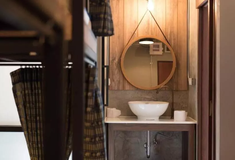 هاستل Sri Ayutthaya