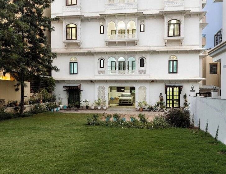 فندق Chandra Vilas Heritage Stay