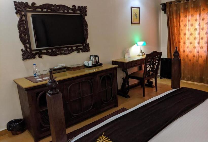 בית מלון כפרי The Earth House Resort