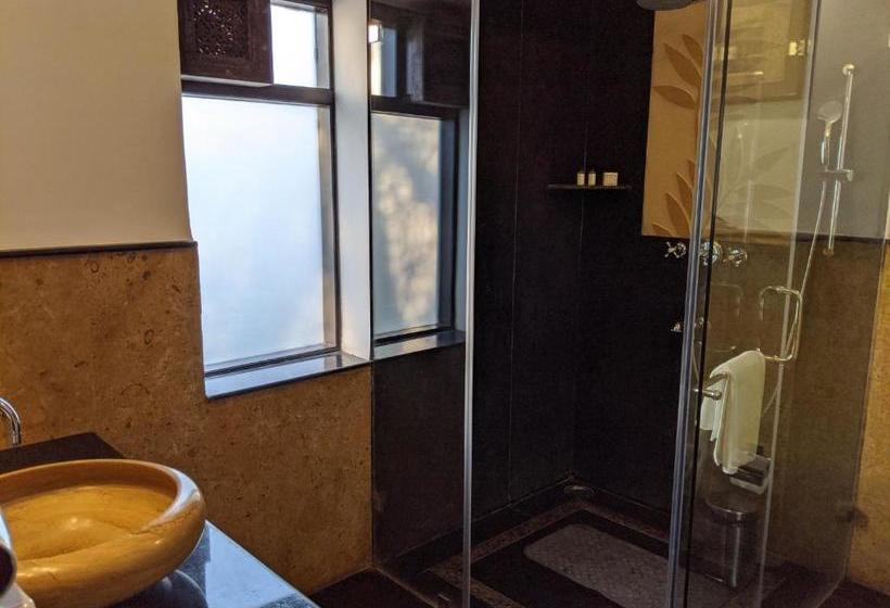 בית מלון כפרי The Earth House Resort