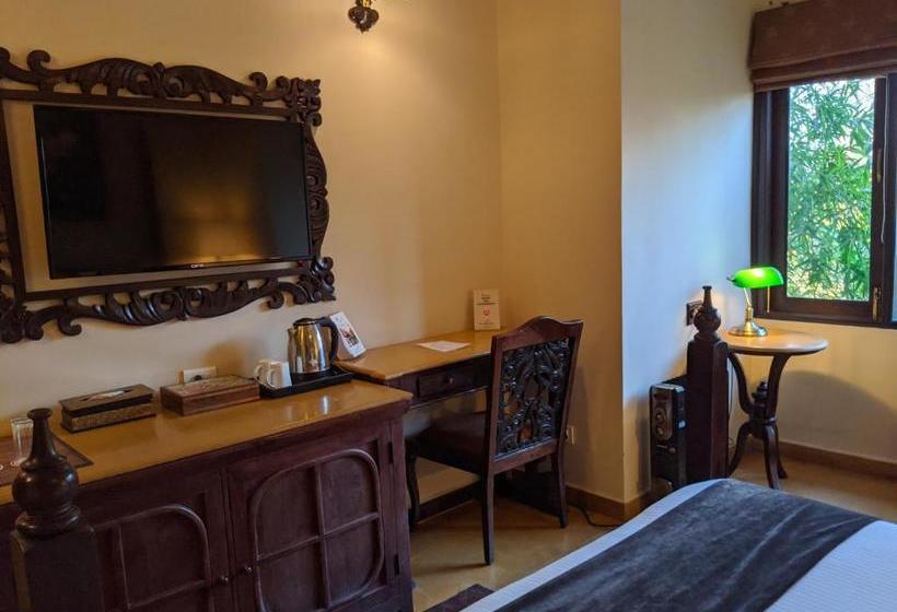 בית מלון כפרי The Earth House Resort