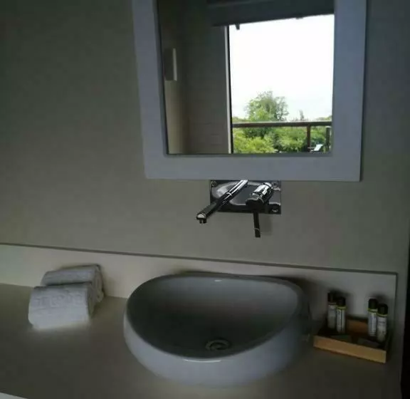 Montebelo Milibangalala Bay Resort