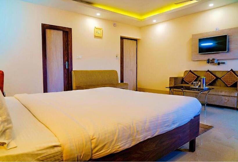 Hotelli The Kanchan Plaza