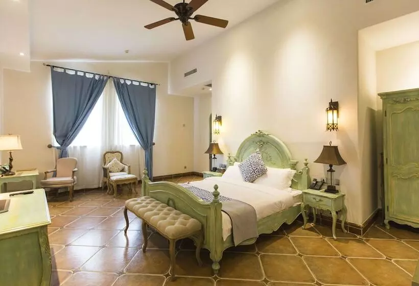 هتل Hainan Xikang Wellness & Resorts