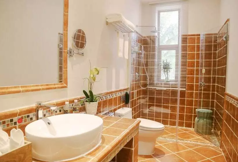 هتل Hainan Xikang Wellness & Resorts