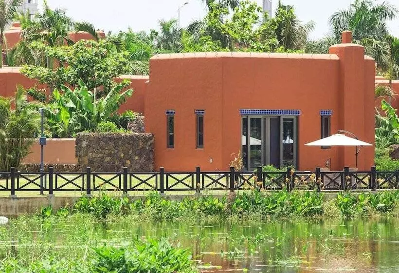 هتل Hainan Xikang Wellness & Resorts