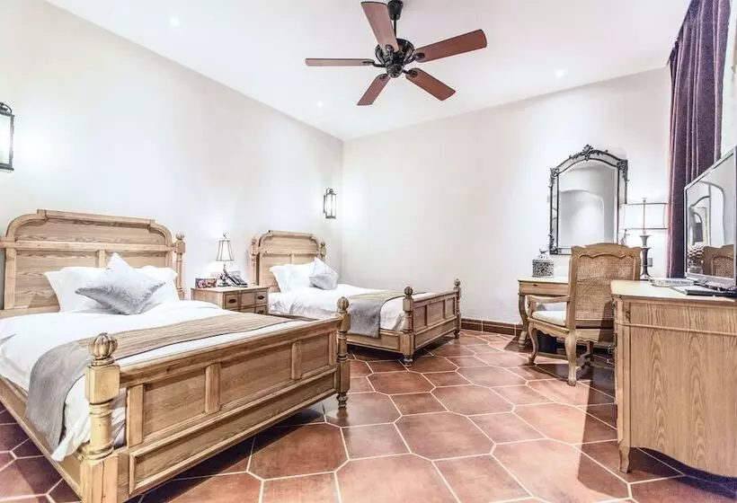 هتل Hainan Xikang Wellness & Resorts