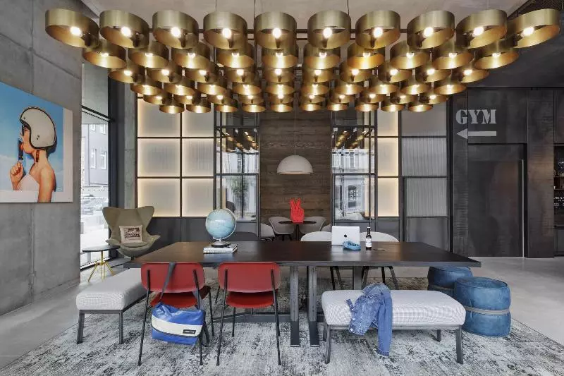 هتل Moxy Kaunas Center