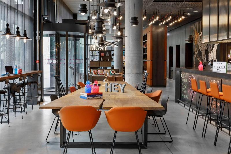 هتل Moxy Kaunas Center