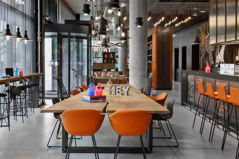 هتل Moxy Kaunas Center