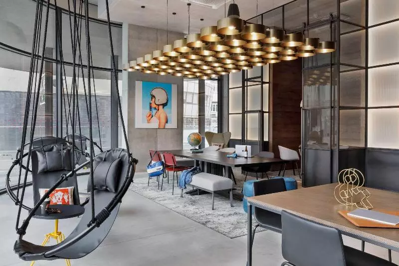 هتل Moxy Kaunas Center