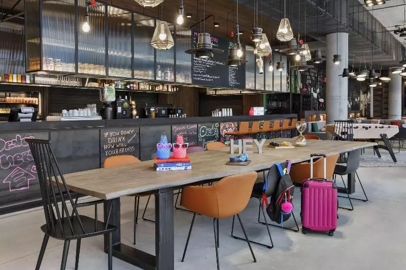 هتل Moxy Kaunas Center