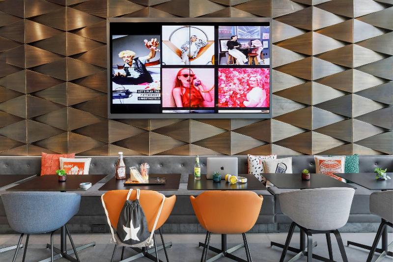 هتل Moxy Kaunas Center