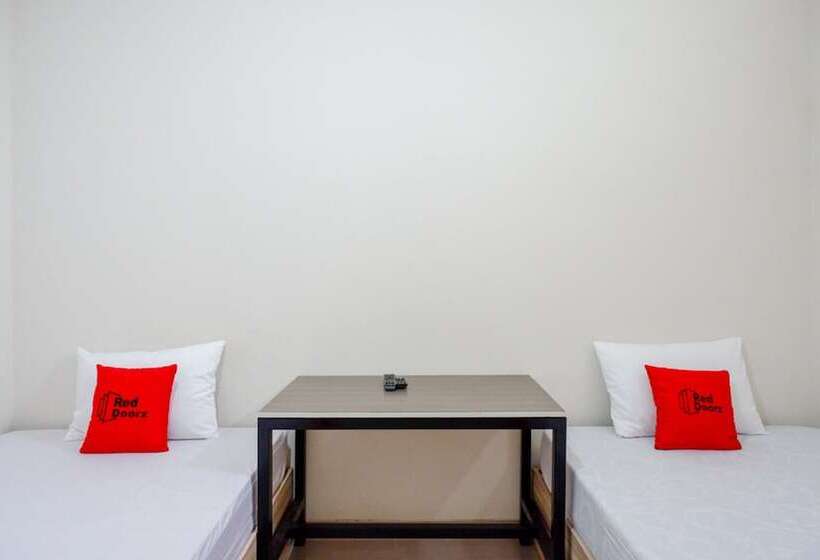 بنسيون Reddoorz Near Pacific Mall Tegal 2