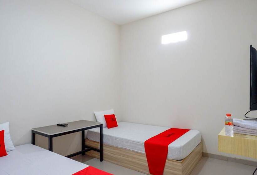بنسيون Reddoorz Near Pacific Mall Tegal 2