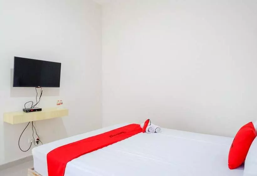 ペンション Reddoorz Near Pacific Mall Tegal 2