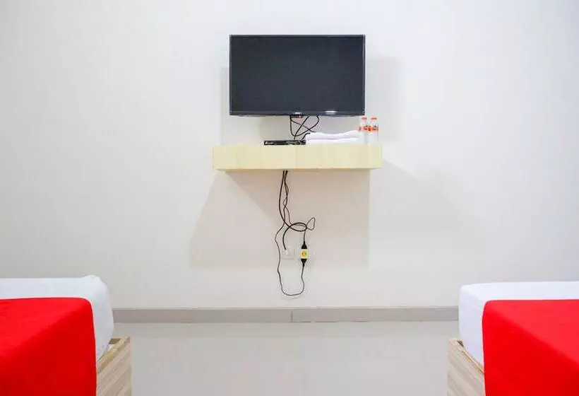 ペンション Reddoorz Near Pacific Mall Tegal 2