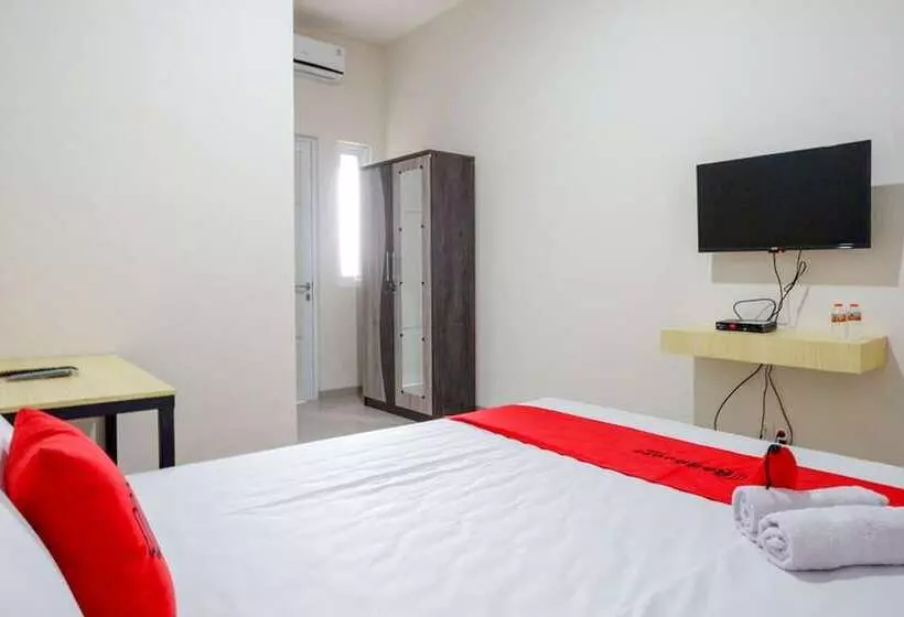 ペンション Reddoorz Near Pacific Mall Tegal 2