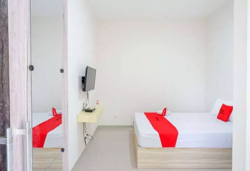 ペンション Reddoorz Near Pacific Mall Tegal 2