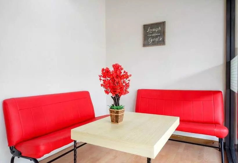 ペンション Reddoorz Near Pacific Mall Tegal 2