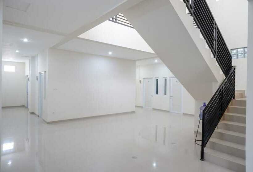 بنسيون Reddoorz Near Pacific Mall Tegal 2