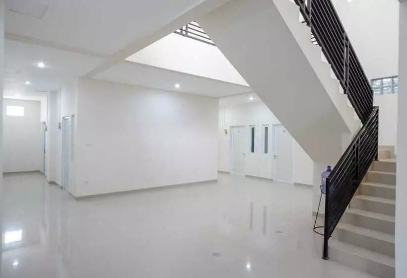 ペンション Reddoorz Near Pacific Mall Tegal 2