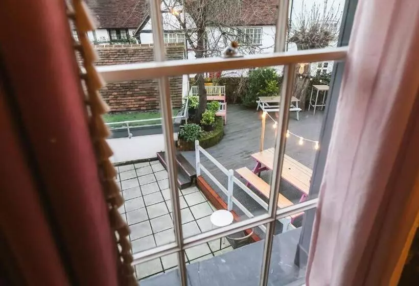 ユースホステル The Rose & Crown