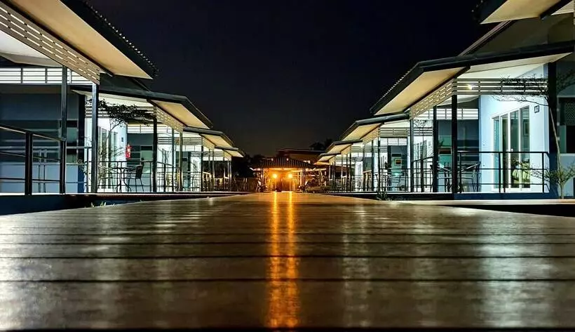 هتل Hideaway Resort Buriram