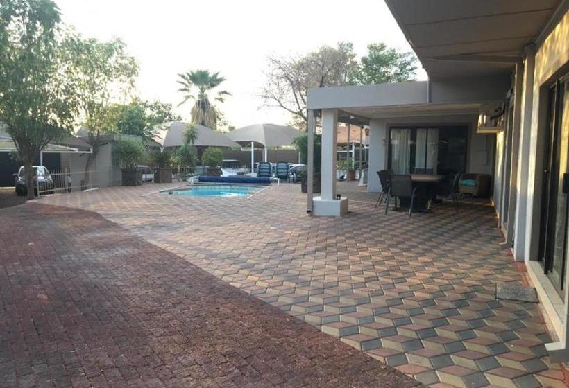 پانسیون Monu Self Catering Accommodation