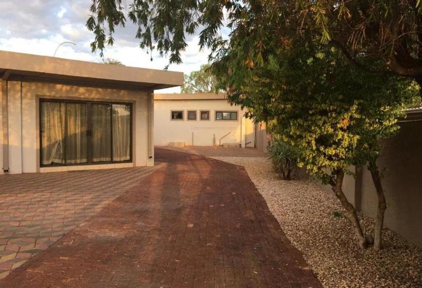 پانسیون Monu Self Catering Accommodation