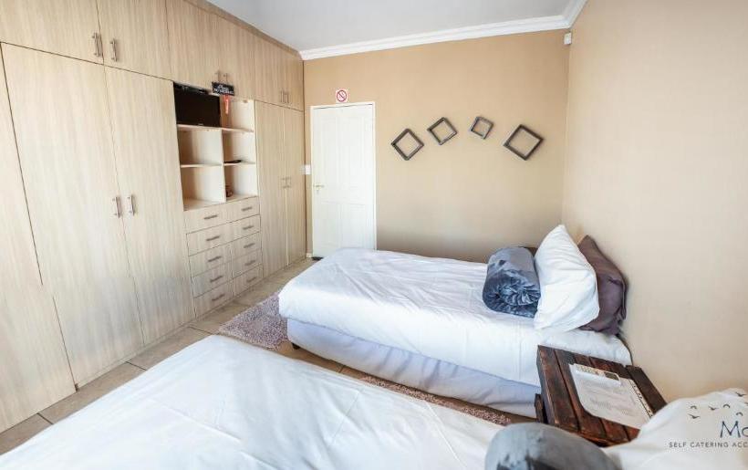 پانسیون Monu Self Catering Accommodation