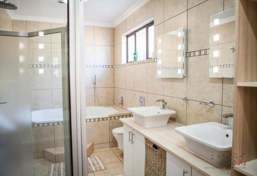 پانسیون Monu Self Catering Accommodation