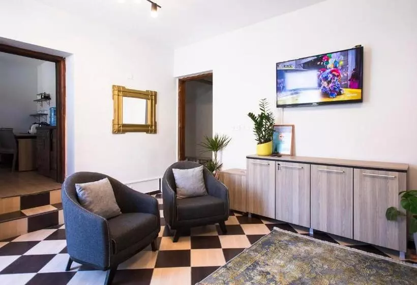 هاستل Homelike Guest House