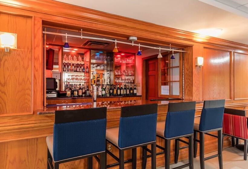 فندق Comfort Inn & Suites Airport