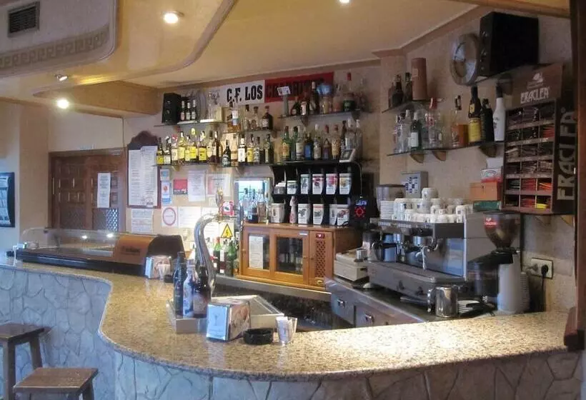 فندق Hostal Restaurante Santa Cruz