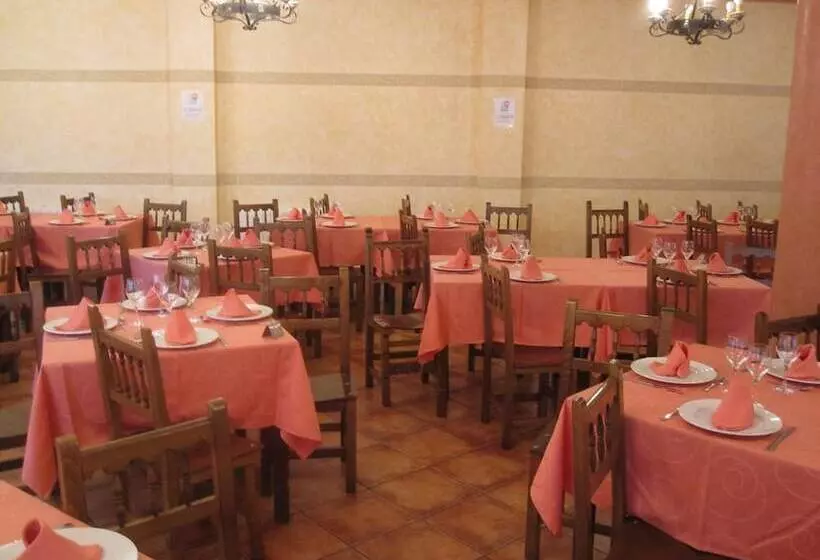 فندق Hostal Restaurante Santa Cruz